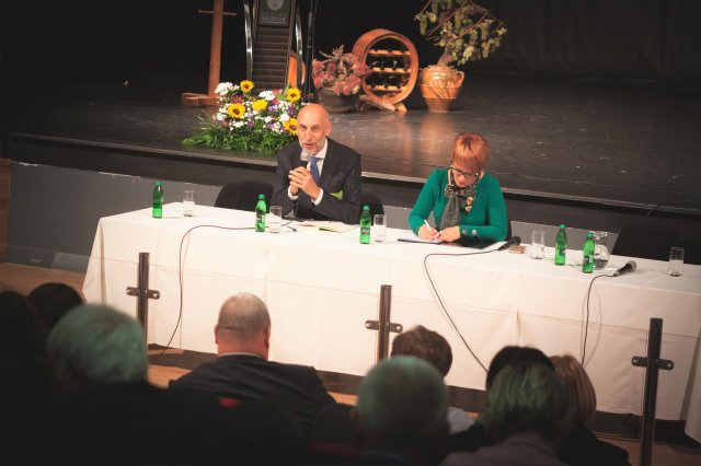 Zasedanje podeželskega parlamenta